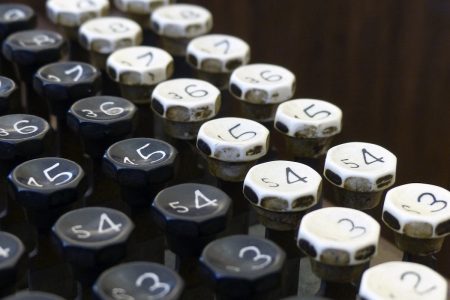 MATEMATIKA: Brokersko trgovanje bez serijskih...